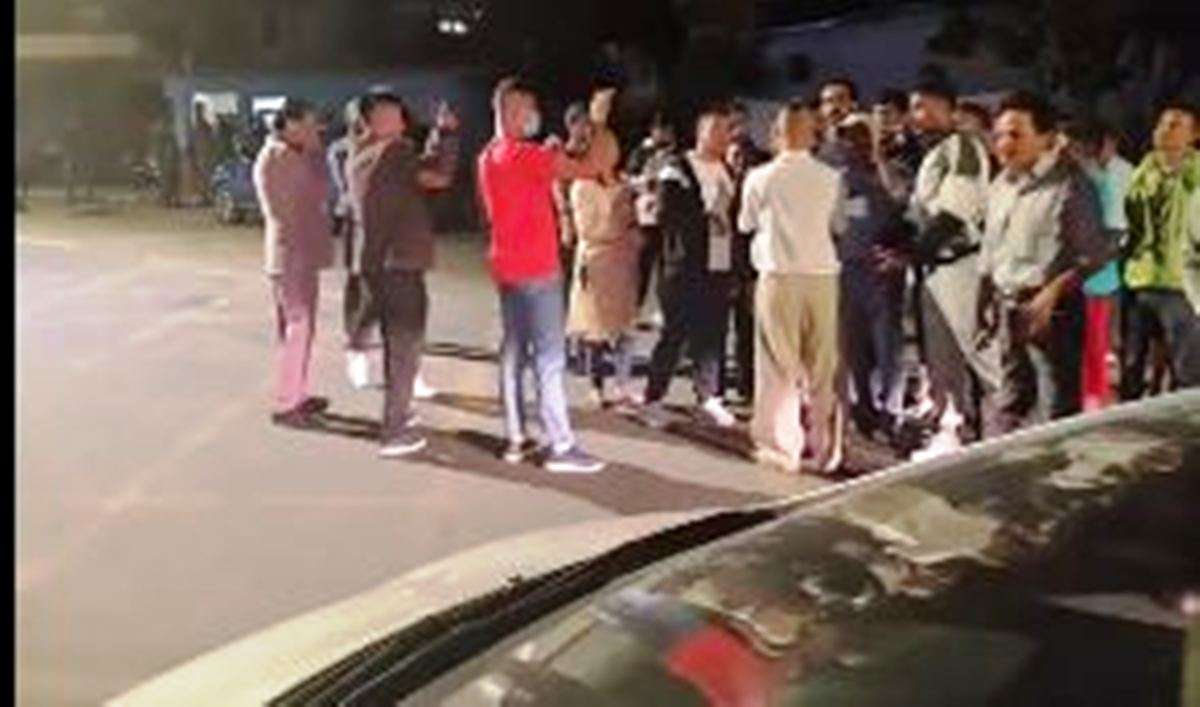 मन्त्री नियुक्तिमा विवाद : ‘प्रधानमन्त्री राजीनामा दे’ भन्दै मध्यरातमा बालुवाटारमा प्रदर्शन